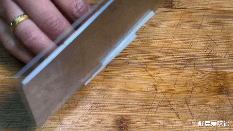 医生|用半个圆白菜和5块钱肉馅制作馅料，爽口不油腻，想吃饺子随时包