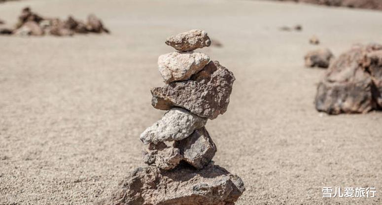 戈壁|在沙漠中看到“石头”，为啥一定要捡起来？游客：我们不傻