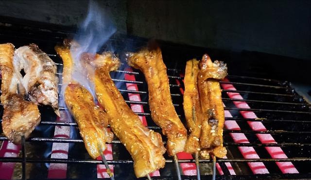 鸡蛋|江西小伙先去淄博吃烧烤,再来四川十八线小县城,感慨:吃反了