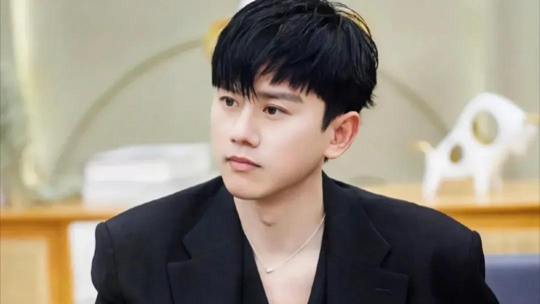 知名歌手张杰懵了，跨年夜吊打所有卫视，有点后怕