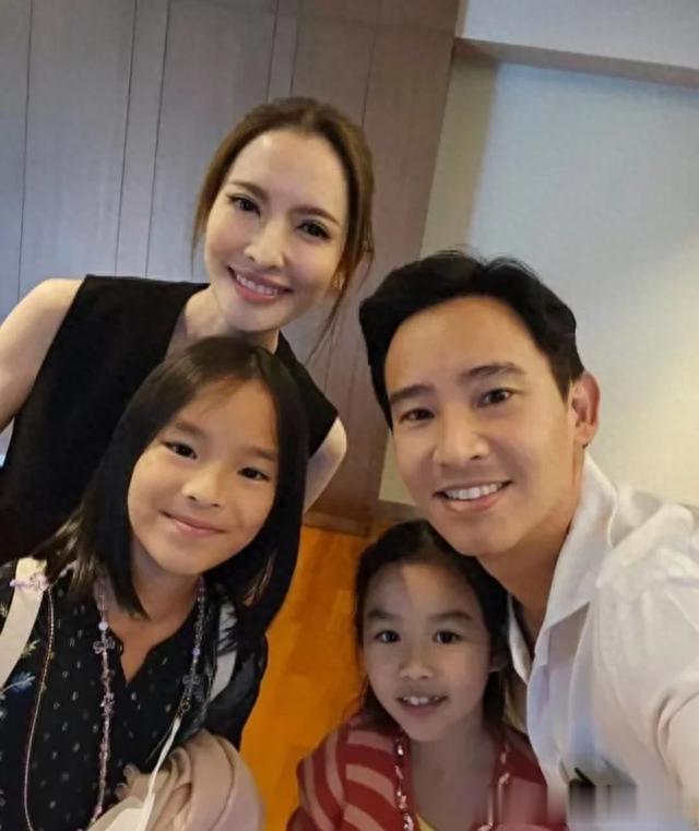 泰国女神aff父亲癌症去世！“绯闻男友”皮塔送花圈，前夫也亮相