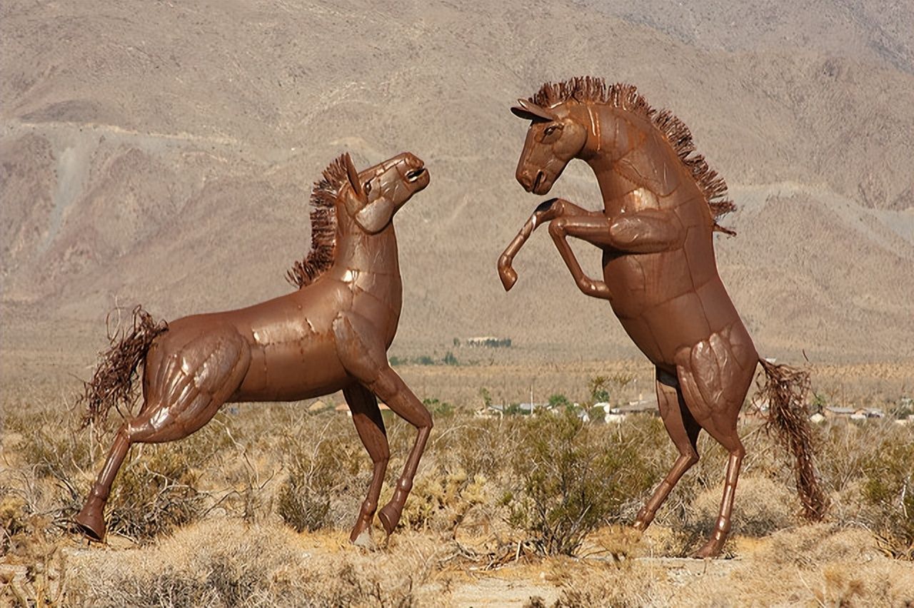 加州|美国加州有座私人庄园，130多座巨型金属雕像，免费对外开放