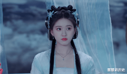 时尚网红 VS高级美女：赵露思遇到了00后的辣妈，纯纯的降维打击