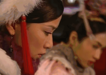 佘诗曼|身价过亿、拒嫁豪门、独居客厅仅10㎡的小破宅：去他的中年危机