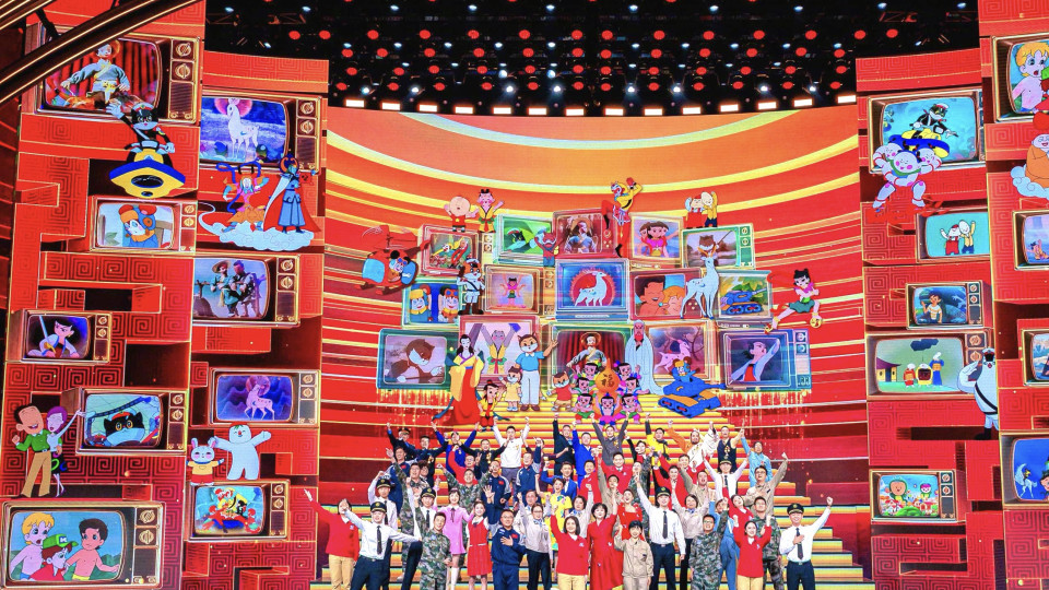 春晚「四美」同台：刘涛像「番茄炒蛋」，李沁书卷气，刘诗诗美得很扎眼