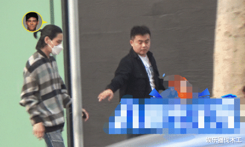 向佐 没离？郭碧婷带娃逛街，向佐独自做美容，身形暴瘦眼窝凹陷好吓人