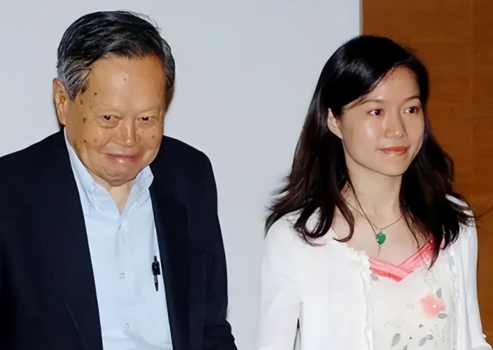 离婚成定局？曝翁帆签好协议净身出户，杨振宁的摊牌只是一厢情愿