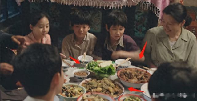 不会吃饭就别吃!看完刘琳的大葱蘸酱,那些“假吃”女星脸不疼吗