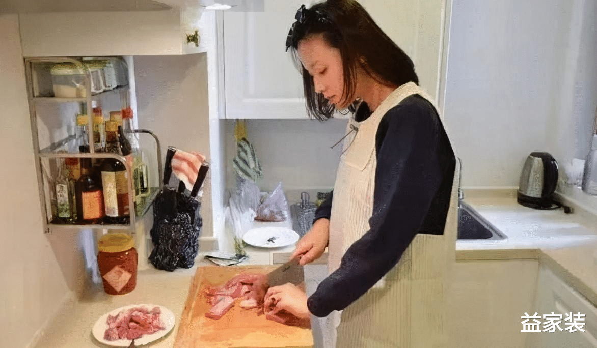 参观田亮一家人住的豪宅：装修辉煌像城堡，女儿打扮像公主……