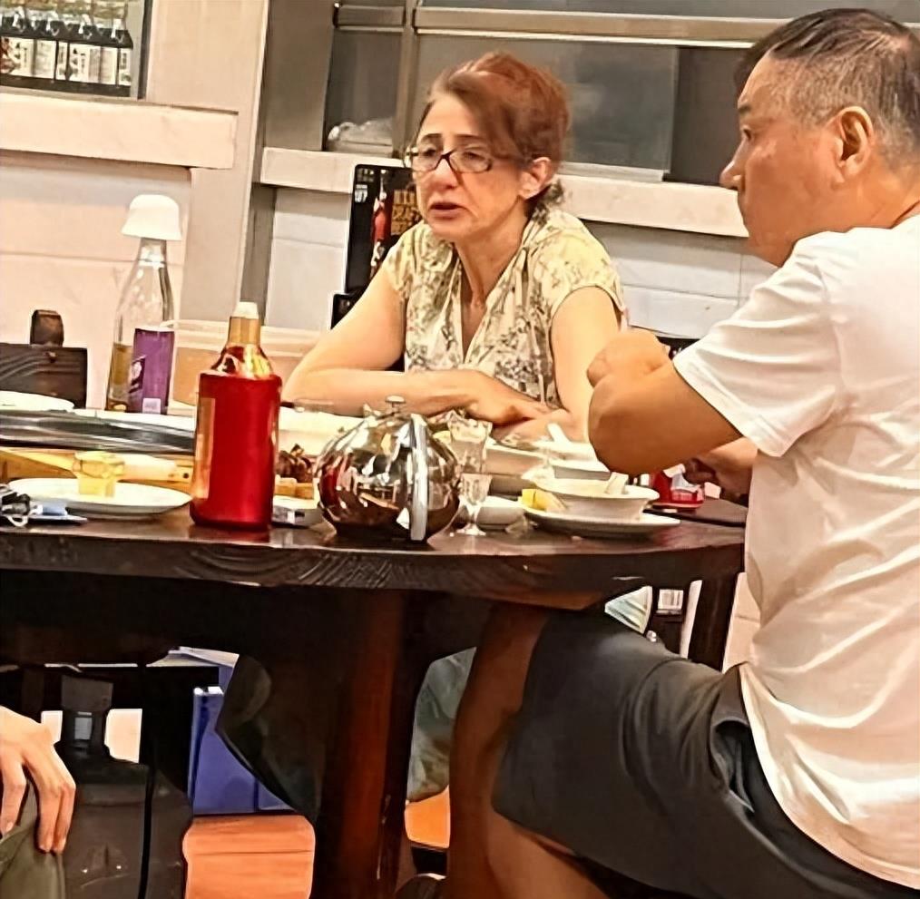 德国女星郝莲露:北大毕业嫁北京的哥,生2个混血,如今定居广州