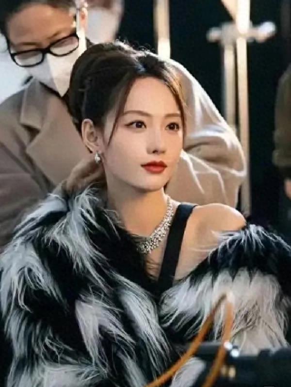 张嘉倪恐彻底凉凉!国庆发文疑洗白,却遭到嘲讽:立爱国人设没用了