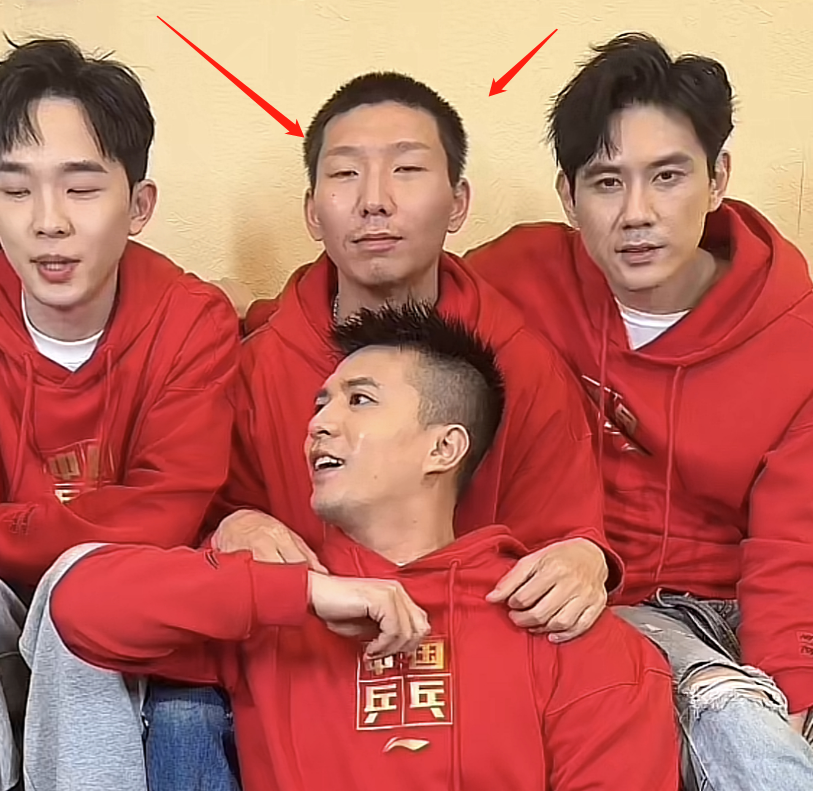 邓超|邓超新片重映票房直接腰斩，蹭《狂飙》热度，李宏伟站c位