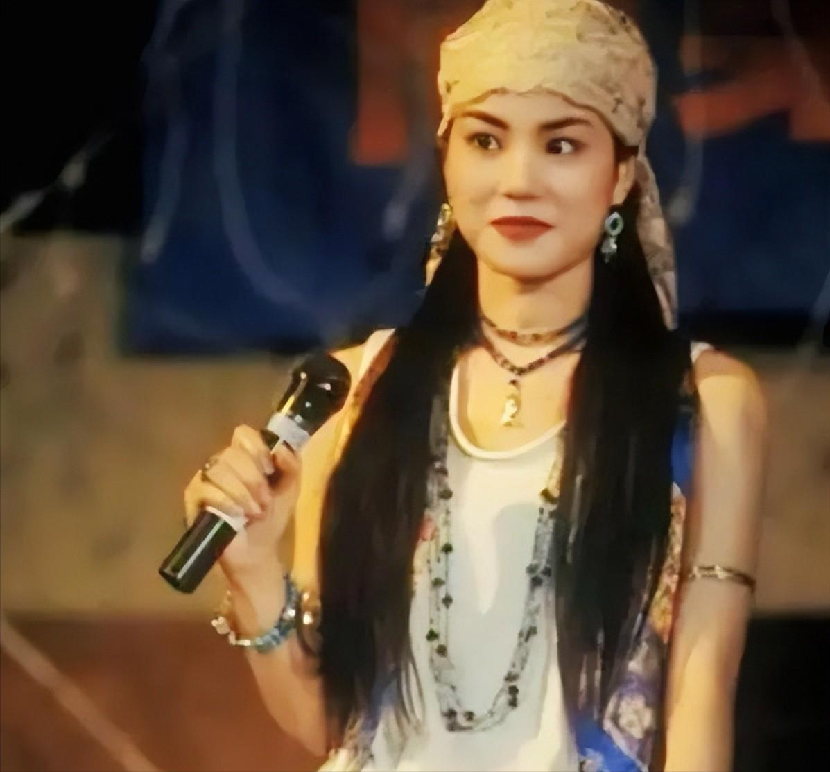 和王菲谈恋爱是什么感受？梁龙：不是一个世界人，她永远看不见你