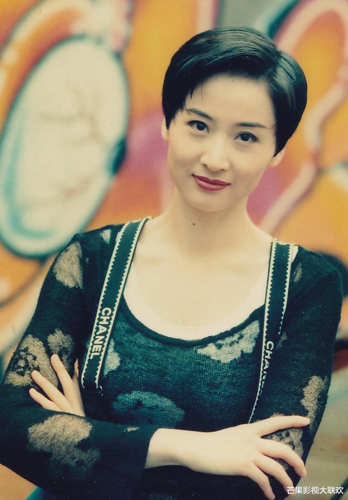 ?她是张艺谋“梦中情人”，当小三被打到不能生育，如今60岁仍单身