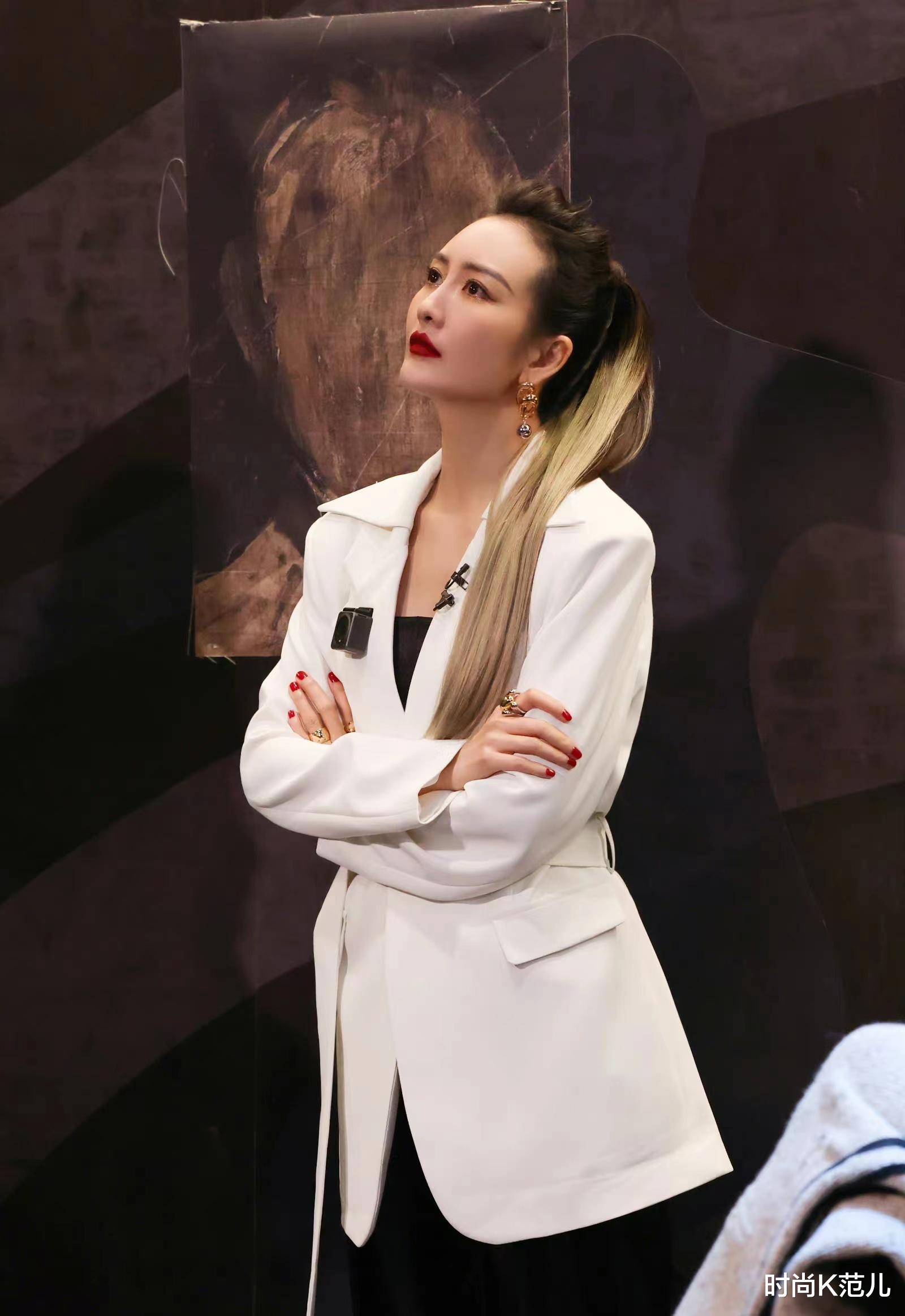 免疫系统 王鸥大侦探新造型好飒,白西装搭高马尾,清爽干练很显气质!