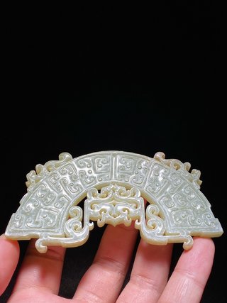 新疆维吾尔自治区|明以前 和田玉受沁 勾连纹 凤纹 玉珮 挂件