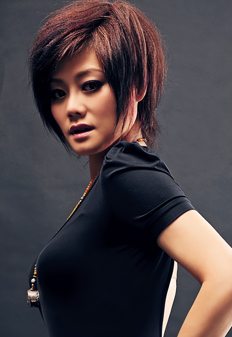 何静|何静公开力挺汪小菲!怒斥大S太欺负人,称其算什么东西必遭报应