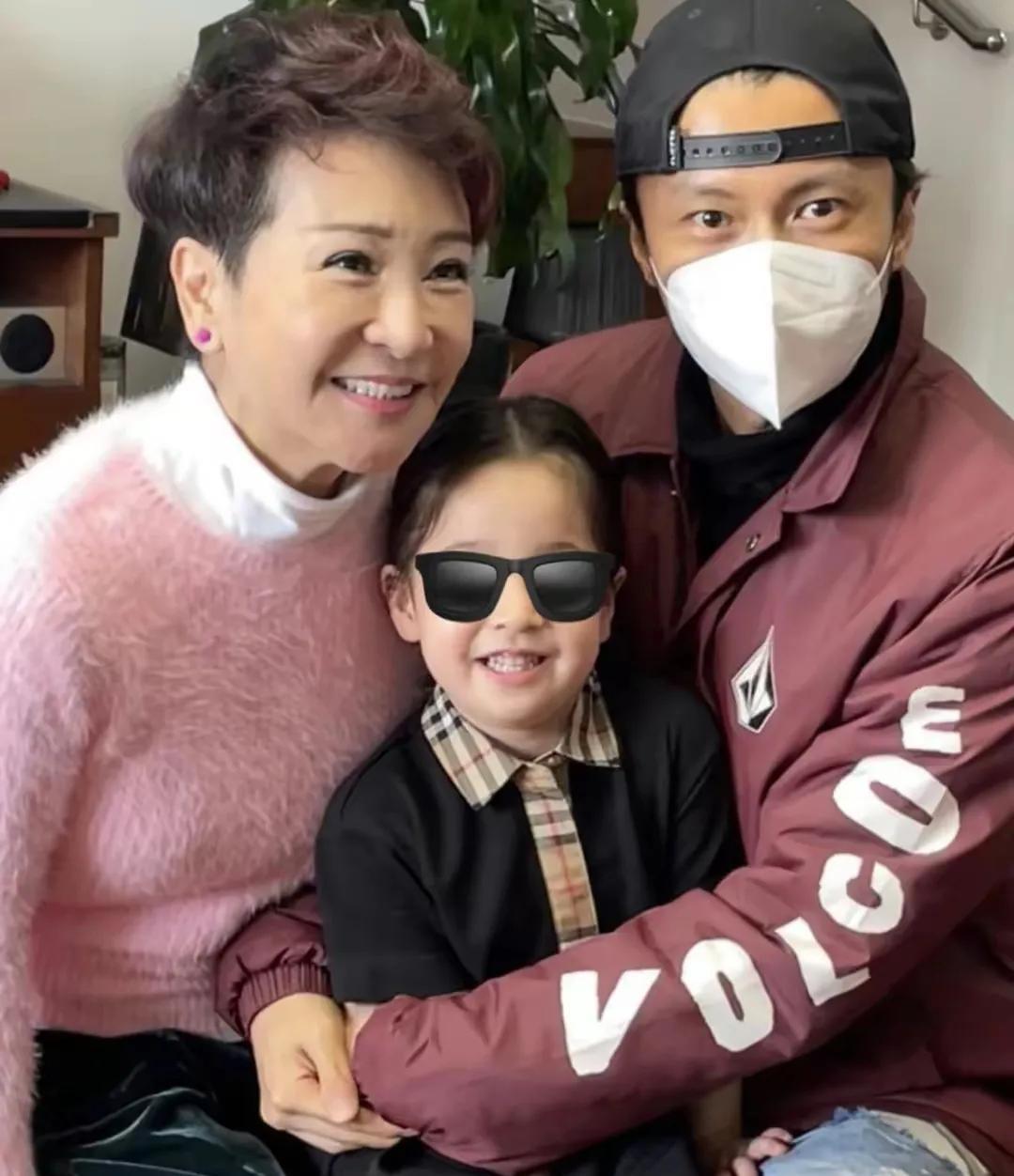 谢婷婷|张柏芝俩儿子被心疼:谢婷婷没带上侄子玩,狄波拉跟谢霆锋单独聚