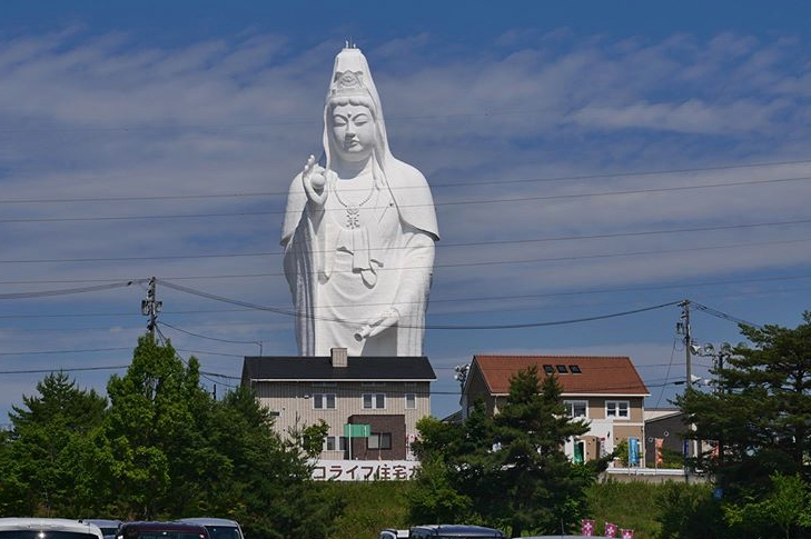 中原大佛|世界上“最诡异”的3座佛像：2座在中国，最后1座在日本，高121米