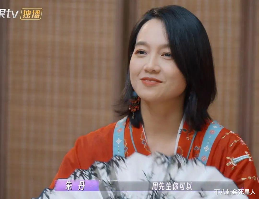 同样是42岁，当朱丹和金莎同框，我才知道自然脸和医美脸的区别