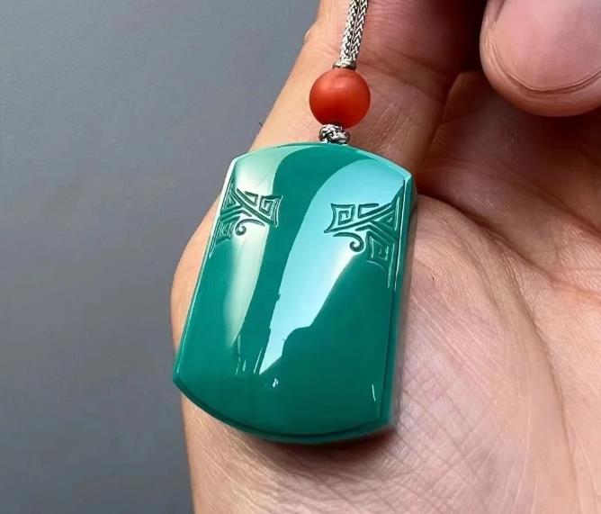 绿松石无事牌，随着原石上的限制，已经成为了松石圈的传说