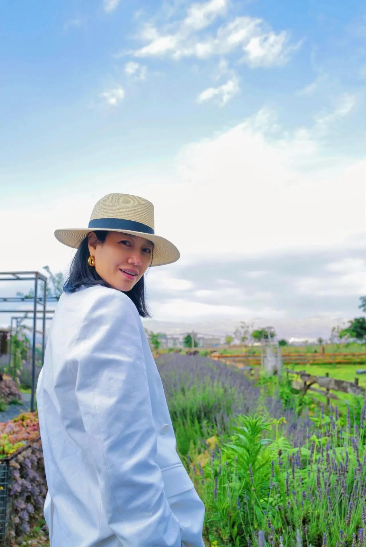 朱丹|朱丹和老公难得自拍秀恩爱,周一围负责掌镜,夫妇俩笑容甜蜜幸福