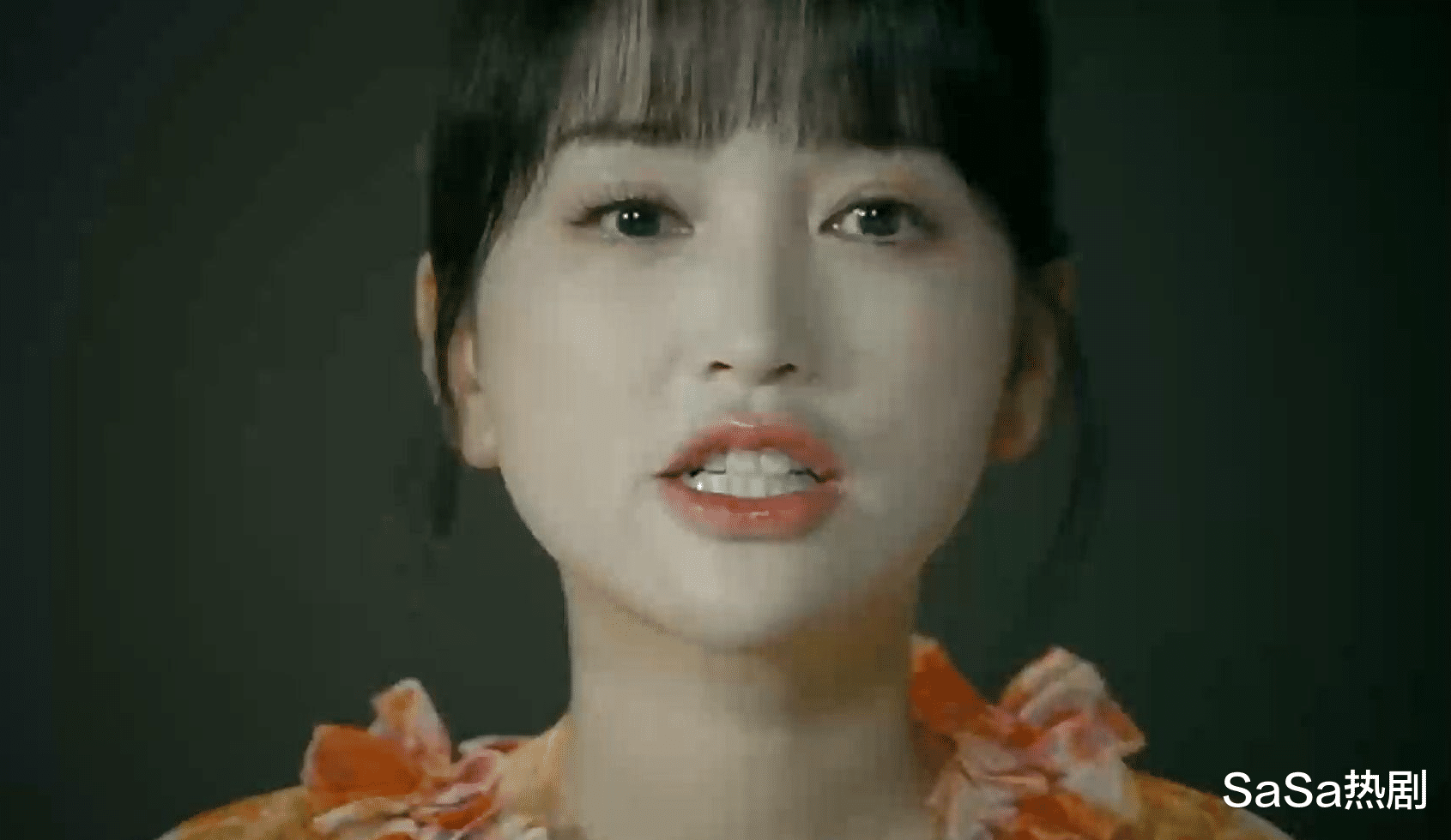 歌手金莎官宣男友，网友却吵翻了天！姐弟恋？这简直是母子恋啊！