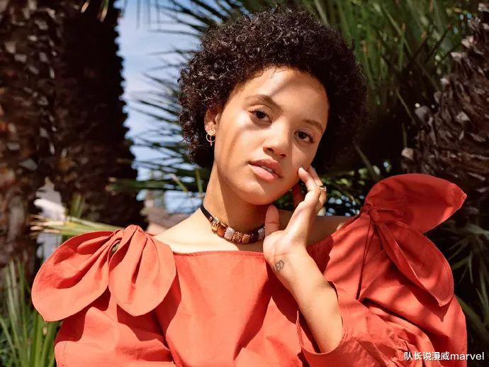 狂飙|《闪电侠》女主支持埃兹拉·米勒：世界对他不公，别人也会犯错