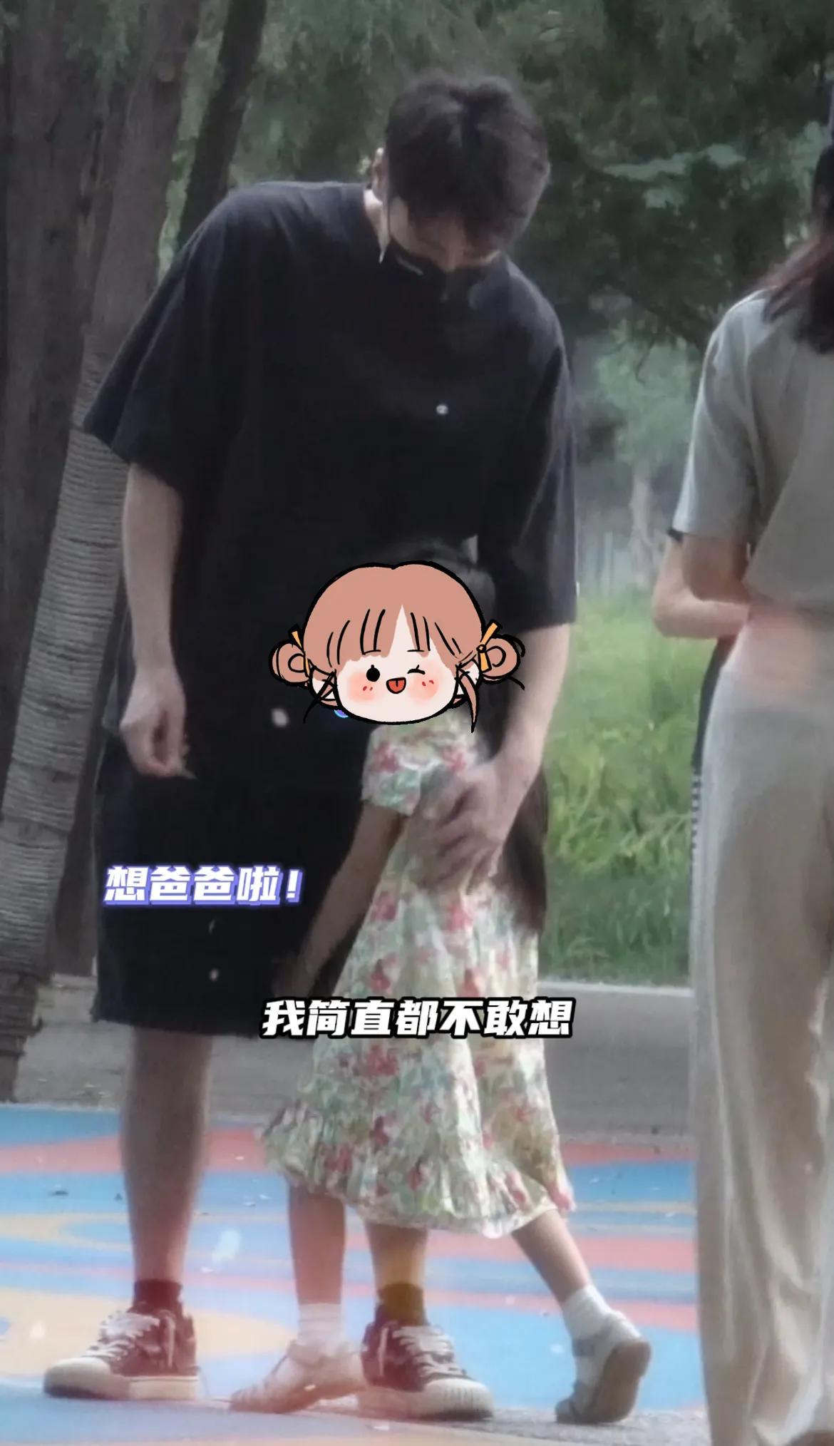 高圆圆赵又廷接女儿,一家三口互动有爱,4岁Rhea跟爸爸撒娇好甜