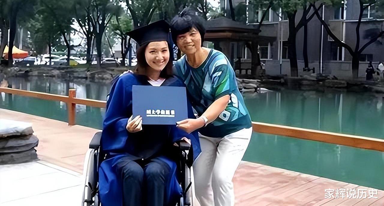 她曾是最美主持人，没想到5分钟内全身瘫痪，如今44岁仍孤身一人