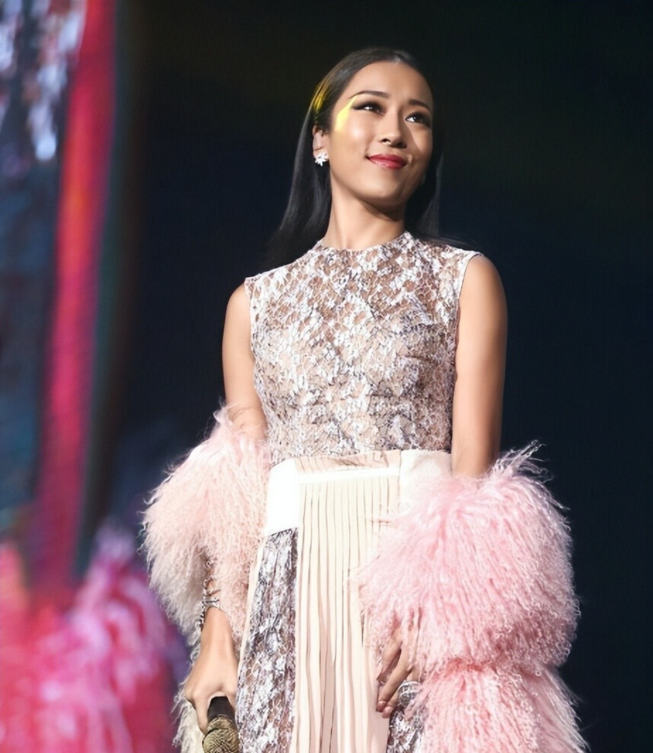 再看《好声音第一季》,才发现吉克隽逸才是最不简单的那个人!