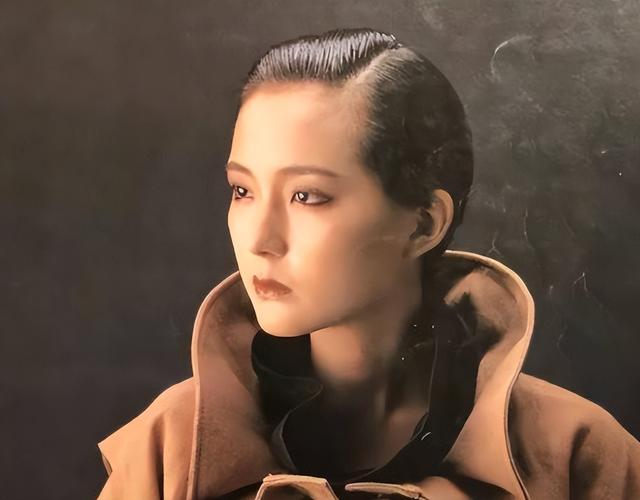 曾经美得不可方物,如今走在路上已认不出,这5位女星终究是老了