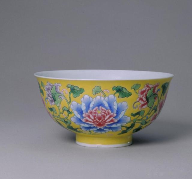 珐琅彩|凭啥珐琅彩瓷是清代瓷器中稳稳的“一哥”