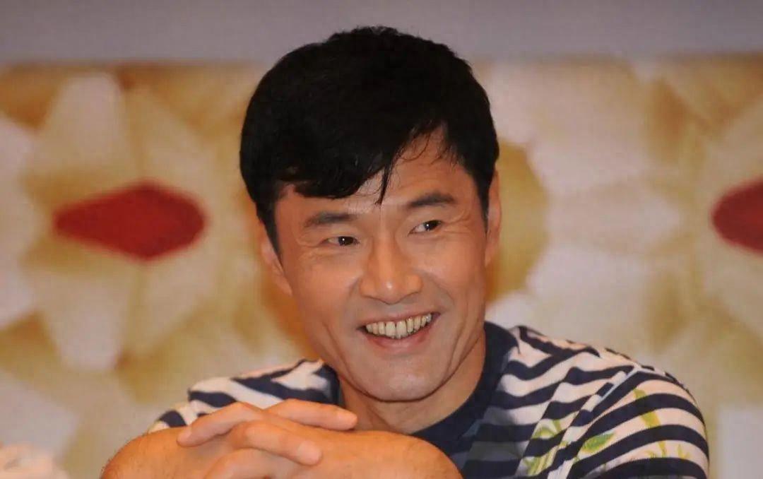 64岁老戏骨官宣离婚!没绯闻,没劈腿,为何妻子执意离开呢?