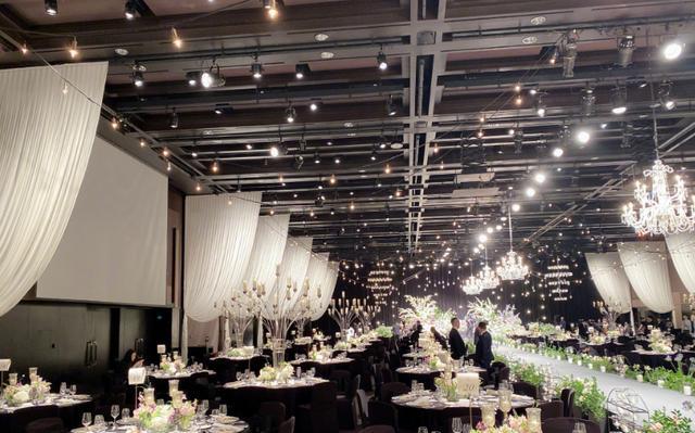 李多海|李多海穿婚纱腰围变粗疑奉子成婚，新郎跳舞入场，现场抹眼泪