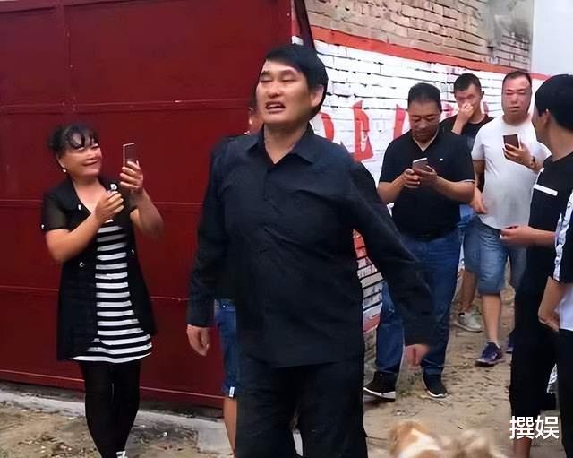 陈亚男|看似精明的陈亚男,与大衣哥“智斗”到最后,才知道现实有多残酷