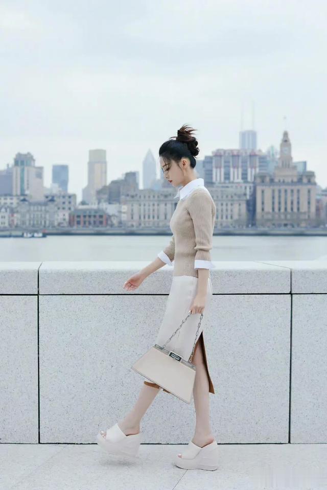 孙怡|3月18日李沁孙怡活动路透,精致穿搭大秀完美身材,性感迷人!