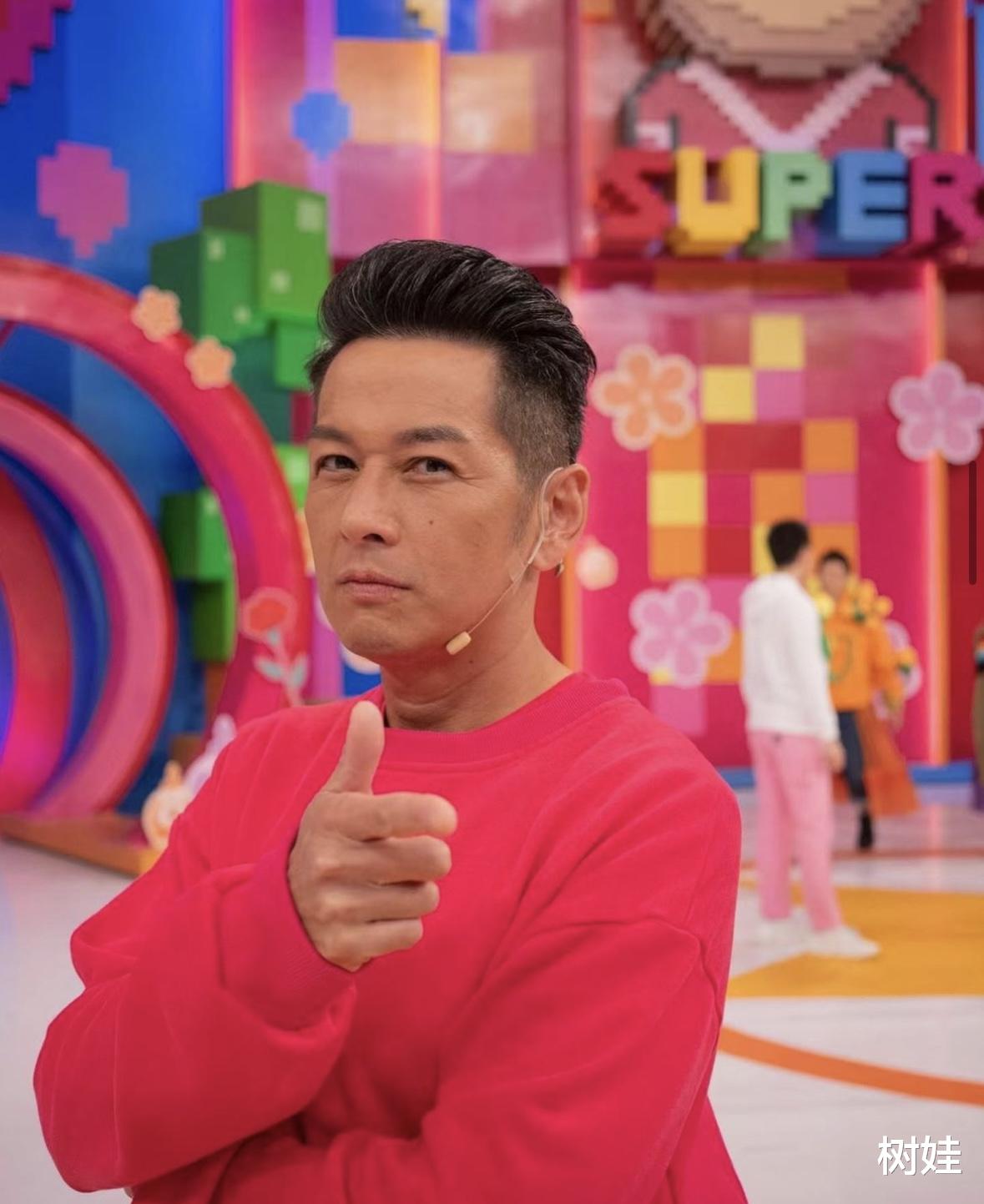 51岁TVB绿叶宣布离巢，入行30年发展平平，岳父资产45亿不愁生活