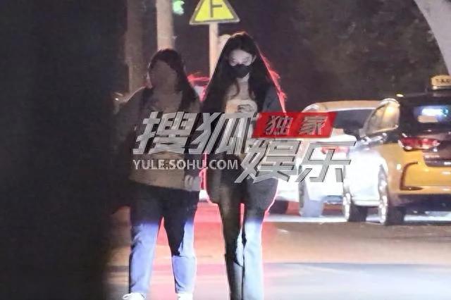 孟子义吃火锅素颜曝光，倪妮称赞颜霸绝非浪得虚名！