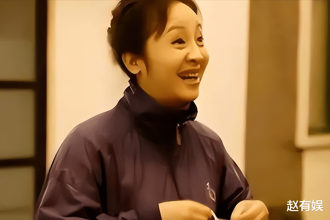 离婚13年后，一个守着儿子不愿再嫁，一个再娶生子其乐融融