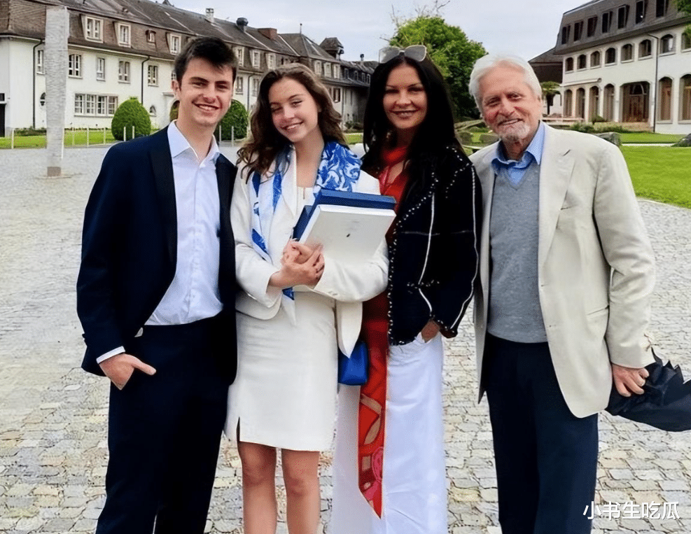 泽塔·琼斯：忍了花心老公23年，一双儿女都没能遗传她的高颜值