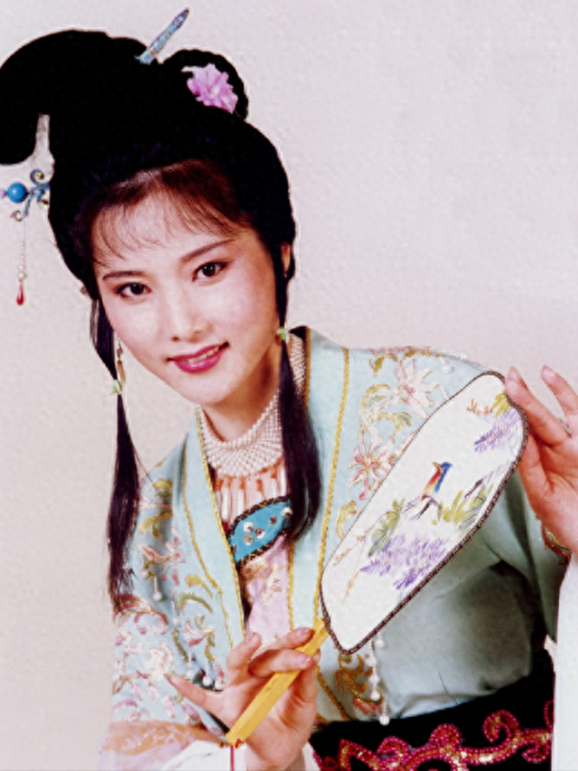 “江南美人”何赛飞:曾是邓颖超座上宾,嫁初恋33年,被宠成公主