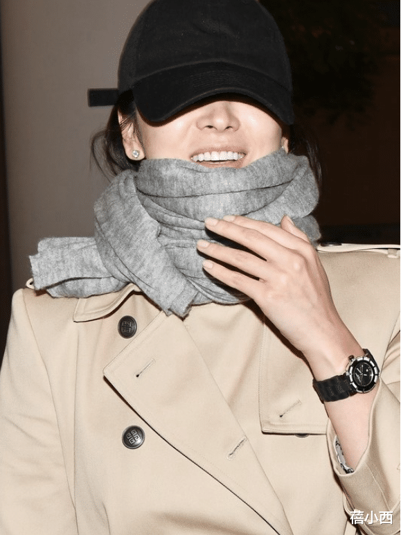 宋慧乔的新穿搭又火了:工装外套+二分裙+乐福鞋,时髦洋气又减龄