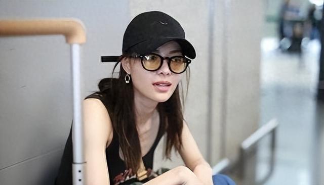 她被冯小刚捧红,成龙接着捧,洪金宝准备捧,为何大佬都偏爱她?