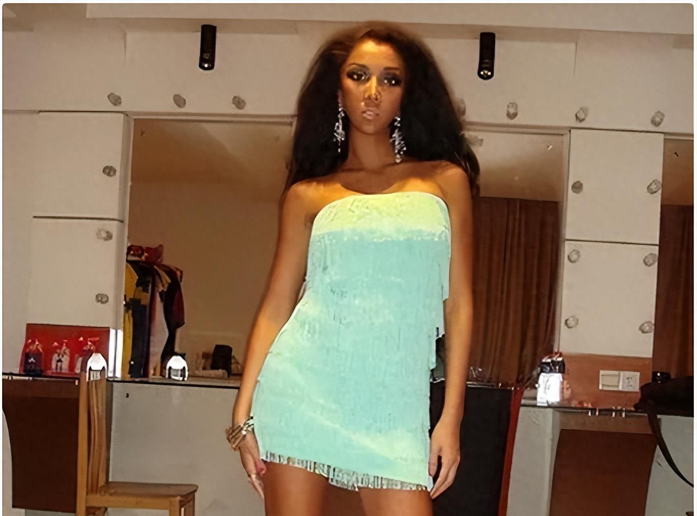 中国女歌手爱上外籍黑人,同居后被家暴导至肛裂,如今40岁无人敢娶