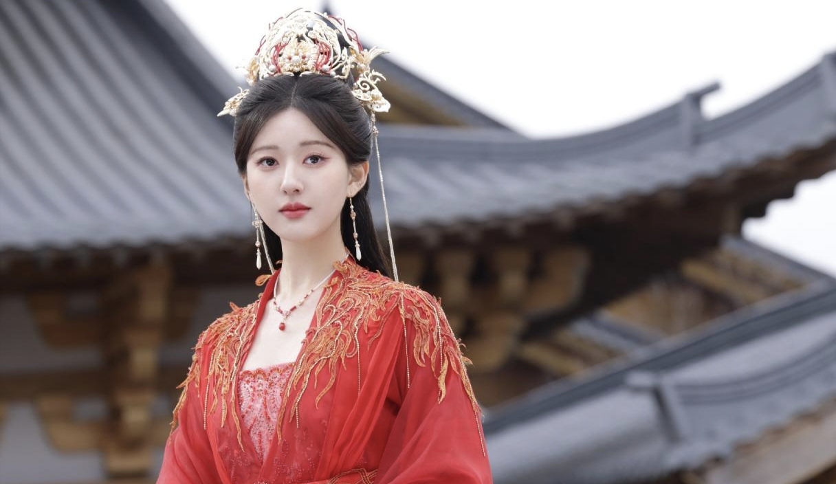 张艺兴赵露思恋情曝光!两人车在同一酒店,男方回应疑默认恋情