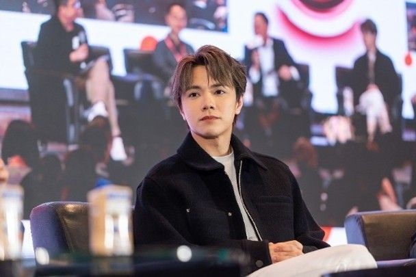 突发!张敬轩发生车祸,路虎车保险杠被撞飞,损毁严重,伤情曝光