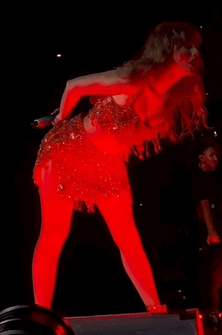 霉霉全球巡演狂揽百亿，歌迷买断机票酒店，外国总统总理写信表白