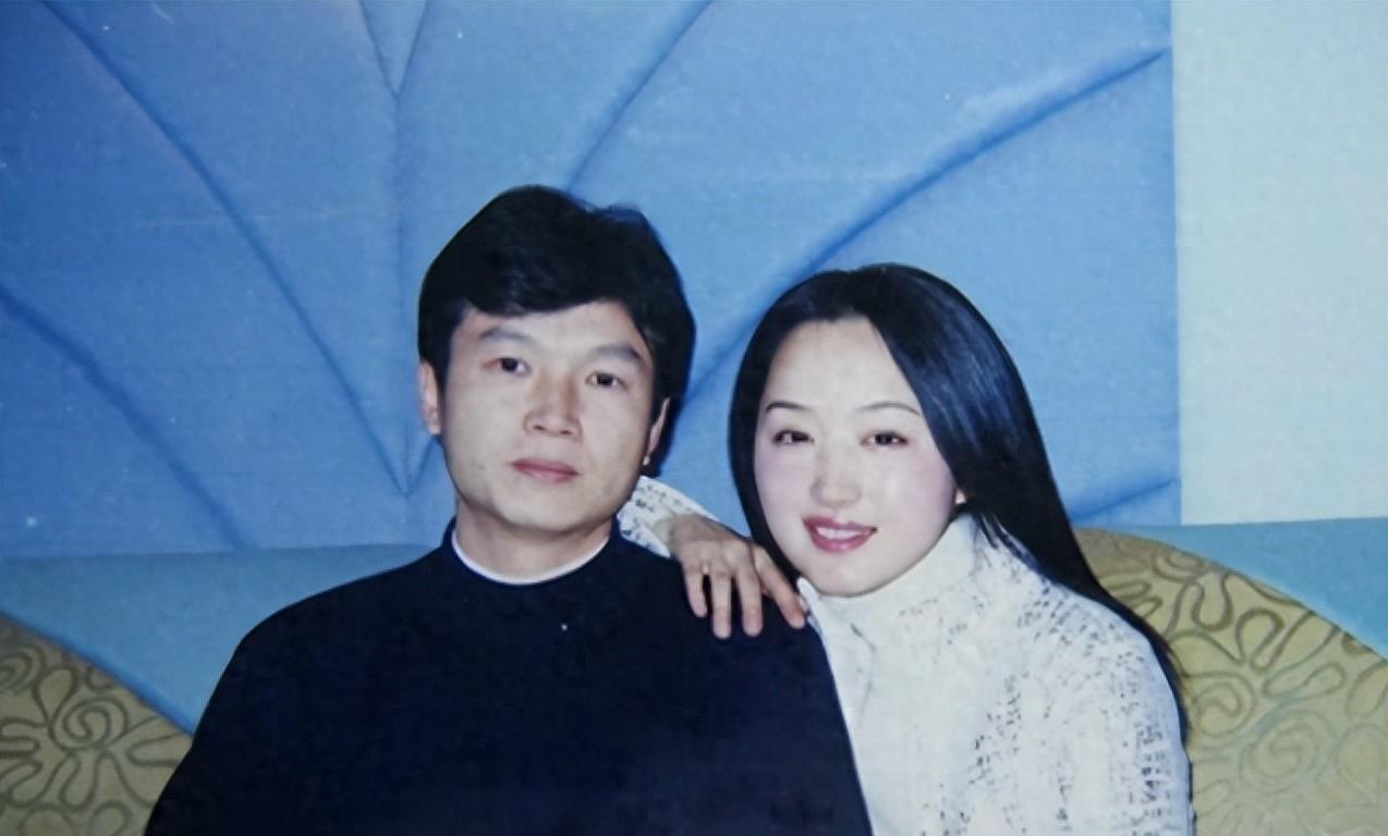 分手26年，赖文峰出狱后结婚娇妻相伴，杨钰莹的选择令人很心疼