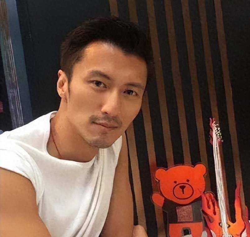 谢霆锋花巨资退出了加拿大国籍,回国只为捞金的蒋大为终于落马